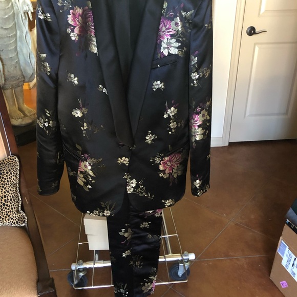 Sheer blouse with navy velvet embroidery - Picture 6 of 11